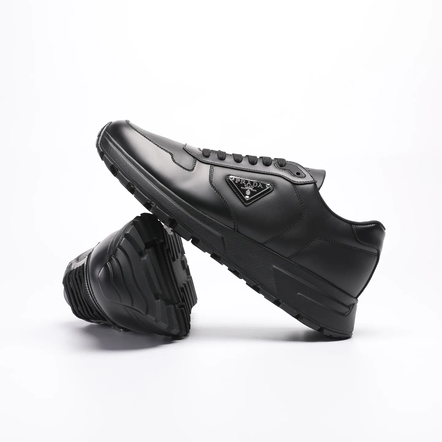 Batch 580 [PRADA] Men's shoes are popular in the counter, official website synchronization, high-quality shipments. Fabric: original cowhide with snakeskin. Lining: cowhide feet + cowhide lining. Outsole: original TPU + foam. Size: 38-46